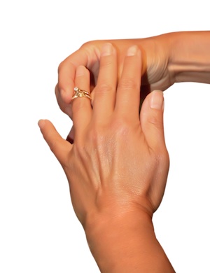 remove rings when pole dancing